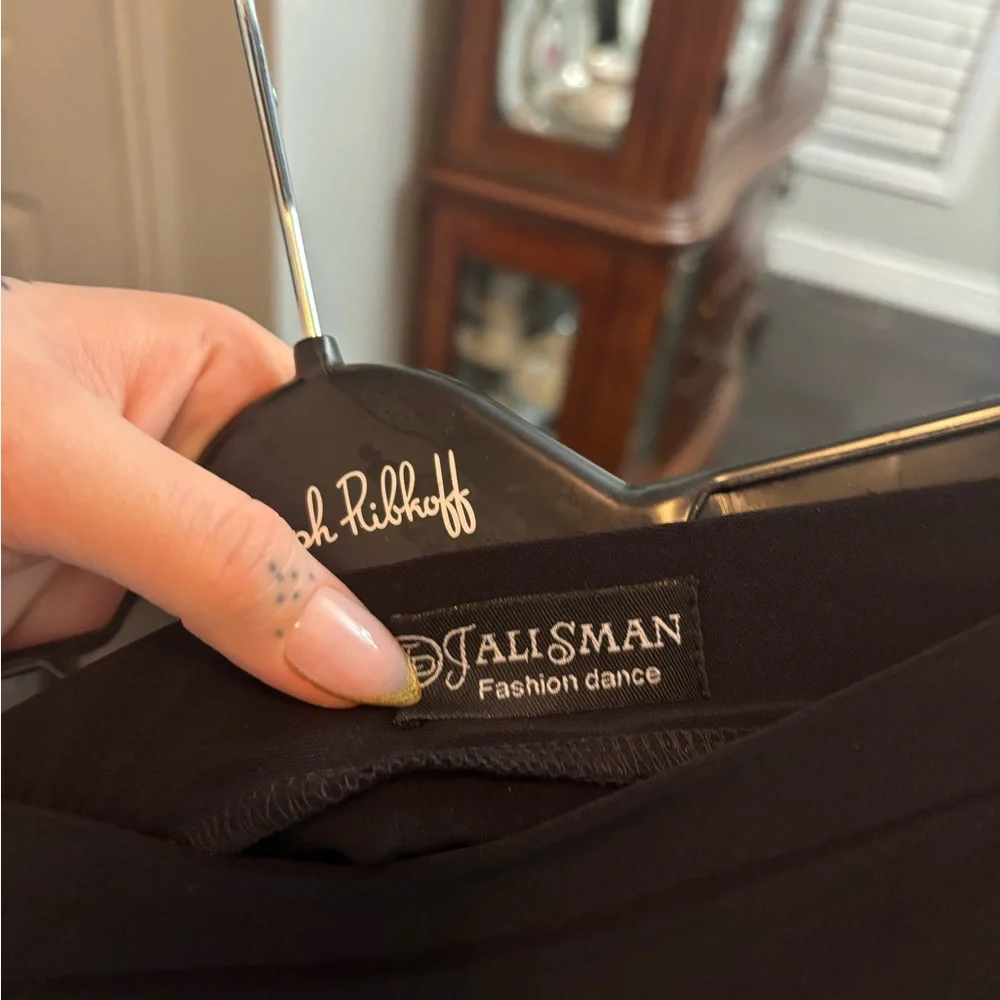 Elegant Black Ruffle Pencil Skirt - Picture 2 of 3